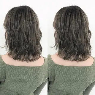 ミディアム カラー Hanna by W_SALONのヘアスタイル