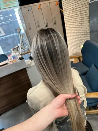 ロング カラー 難波ブリーチカラー 伊藤洋輝のヘアスタイル