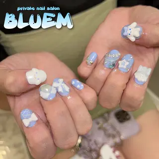 ネイル BLUEM なな🐶のネイルデザイン