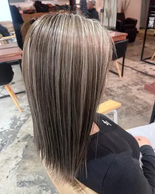 ミディアム カラー YUNA🍒 暖色カラーのヘアスタイル
