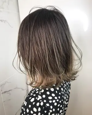 ミディアム カラー AVANCE emiのヘアスタイル