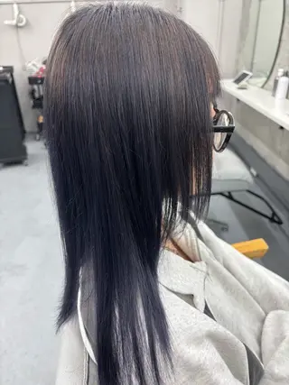 ミディアム カラー 腰越 麻奈のヘアスタイル