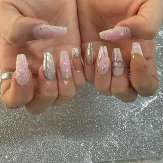 ネイル VIERU 🌈🎀💖のネイルデザイン