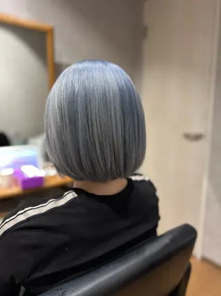ショート カラー ブリーチカラー💙 𝗠𝗜𝗞𝗨のヘアスタイル