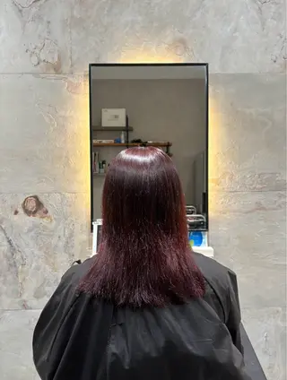 カラー La fithhairSHIN所属・岩崎 美咲のヘアスタイル