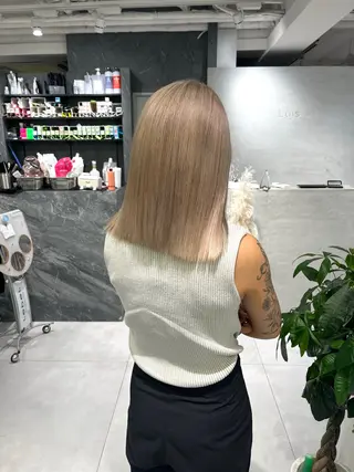 セミロング カラー ケアブリーチ 若杉圭大のヘアスタイル