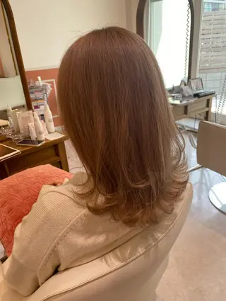 ミディアム カラー 梛木 唯のヘアスタイル