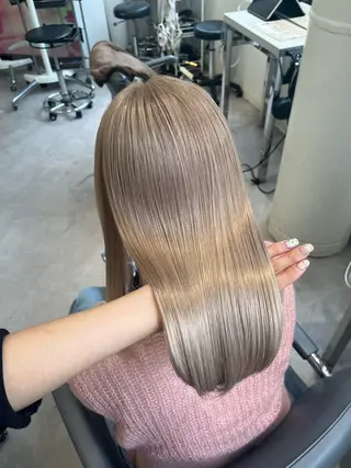 ミディアム カラー クルミ🤍 ミルクティーベージュのヘアスタイル