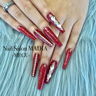 ネイル MADIA藤沢所属・MADIA MEGUのネイルデザイン