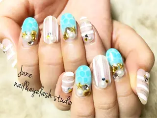 ネイル Yakko pas á pasのネイルデザイン