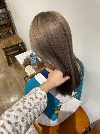 ロング Megu/ベージュ/ 透明感カラーのヘアスタイル