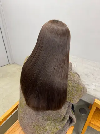 カラー maina/透明感 ベージュ/ブラウンのヘアスタイル