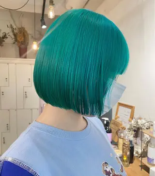 ショート カラー 梅田ハイトーン チダ ヒナノのヘアスタイル