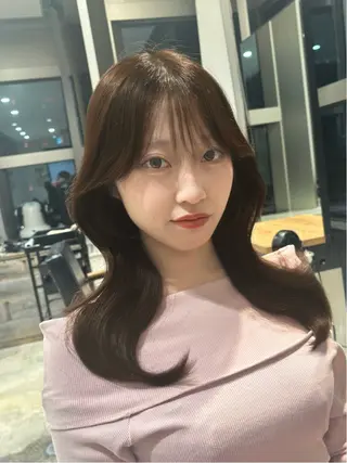 セミロング カラー zina渋谷所属・韓国レイヤー顔周り カット髪質改善しゅんのヘアスタイル