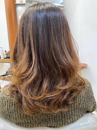 セミロング コテ巻き風パーマ 河島恭平のヘアスタイル