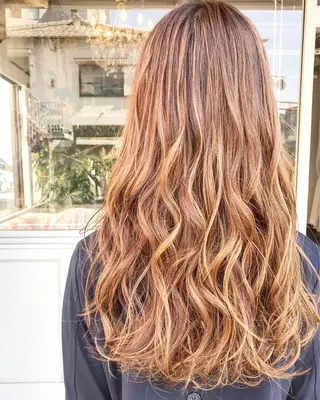 ロング カラー ヘアアレンジ Mariana/ 鶴原-ハイライトのヘアスタイル