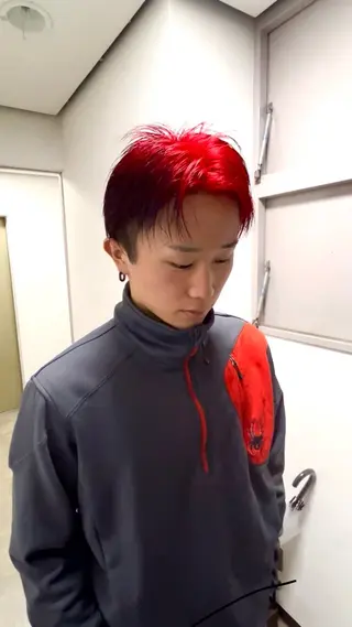 カラー Reve by Lond仙台所属・ブリーチ6000 円派手髪 ハイトーンのヘアスタイル