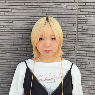 ショート カラー CONAN｜レイヤー ボブ／ハイトーンのヘアスタイル