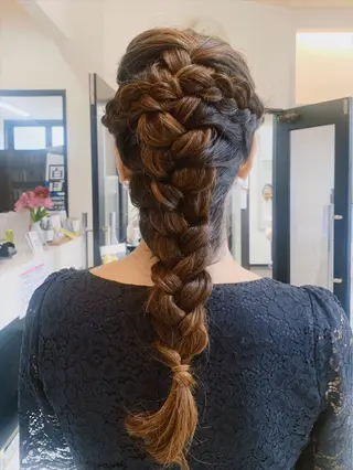 ヘアアレンジ 理美容室モテナ所属・カトリ プージャのヘアスタイル