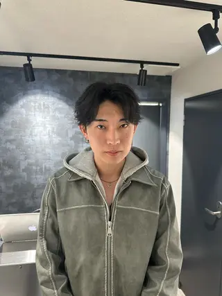 ミディアム パーマ メンズ SALOWIN 原宿 iori所属・💈センターパート パーマ特化💈雄太のヘアスタイル