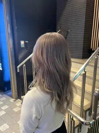 セミロング ハイトーンカラー 坂本 翼のヘアスタイル