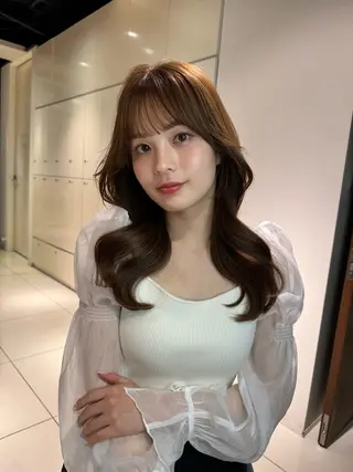 セミロング カラー レイヤー×艶髪🤎. 𝜗𝜚hitomiのヘアスタイル