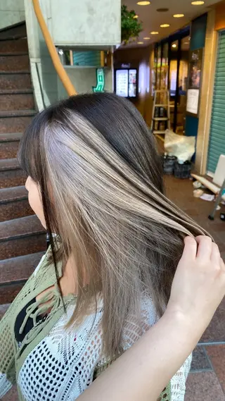 ミディアム カラー ハイライト/カット ひより🎀🎀のヘアスタイル