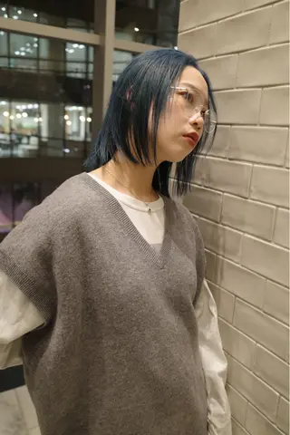 ショート カラー SALOWIN所属・ブリーチ🔑 ボブ✨レイヤーのヘアスタイル