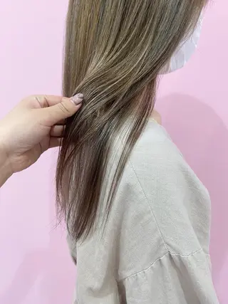 ロング 小谷野 真優のヘアスタイル