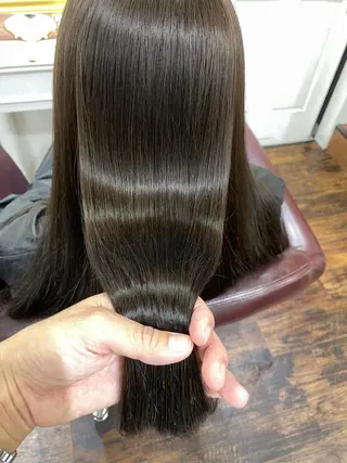 セミロング Soleria /ソレリア所属・メンズカットのプロ 田中慎一のヘアスタイル