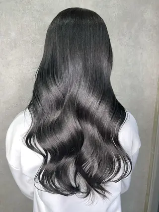 ロング カラー Kvell&Co.所属・ハイトーン カラーのヘアスタイル