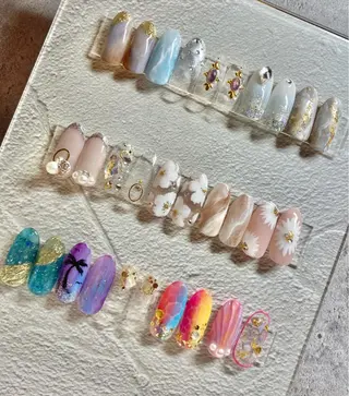 ミディアム カラー ネイル beauty salon ma'am所属・chihiro 小路ネイルのネイルデザイン