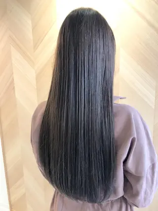 ロング MIA スタイリストのヘアスタイル