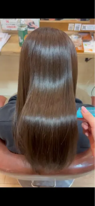 ロング いいじま あきねのヘアスタイル