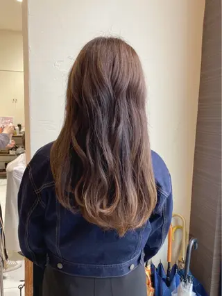 ロング 横手 亜紀のヘアスタイル