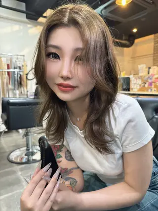 ミディアム AIKA 🦋のヘアスタイル