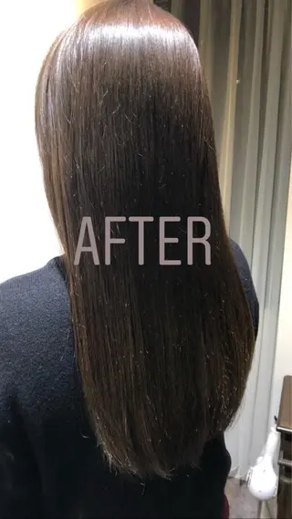 カラー 梅田ハイトーン チダ ヒナノのヘアスタイル