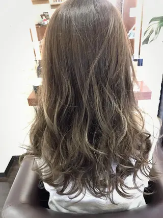 ミディアム セミロング ロング カラー 20代半ば上質なへア ケア 髪質改善 大西のヘアスタイル