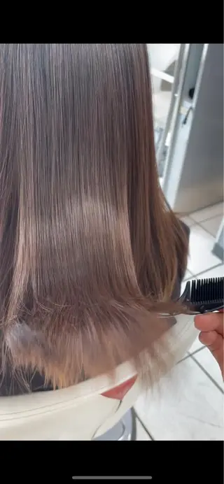 ロング アートディレクター 尾内 友美のヘアスタイル