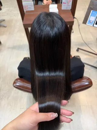 ロング カラー 岸田 奈々/ 艶髪/トレンドカラーのヘアスタイル