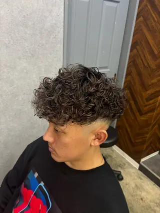 パーマ メンズ 渡 汐音のヘアスタイル