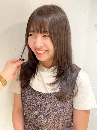 セミロング カラー ヘアアレンジ 透明感color 🥣suzunaのヘアスタイル