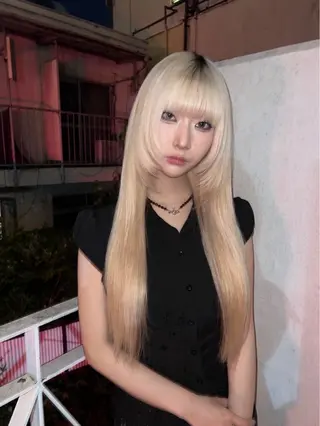 ロング AIRA/ブリーチ ‪/透明感カラーのヘアスタイル