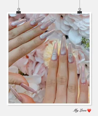 ネイル AngelChris ビューティーサロンのネイルデザイン