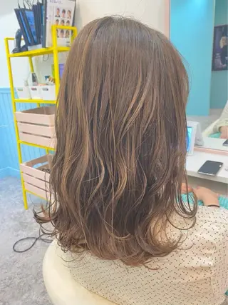 セミロング カラー 山下 美羽のヘアスタイル