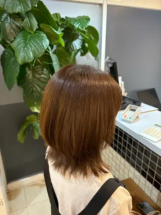 ミディアム カラー 伊藤 杏奈のヘアスタイル