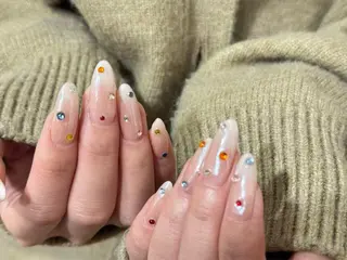 ネイル H’ami nailsalon 新大久保店所属・リサ 長さだし✨のネイルデザイン