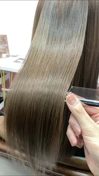 ロング KAMIGAMI所属・KAMIGAMI HASHIMOTOのヘアスタイル