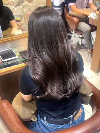 ロング カラー 赤みを押えたカラー➰ ケアブリーチのヘアスタイル