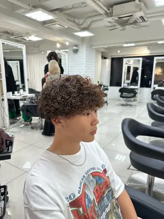 ショート カラー パーマ メンズ フェザーパーマ職人 🪶ryosukeのヘアスタイル